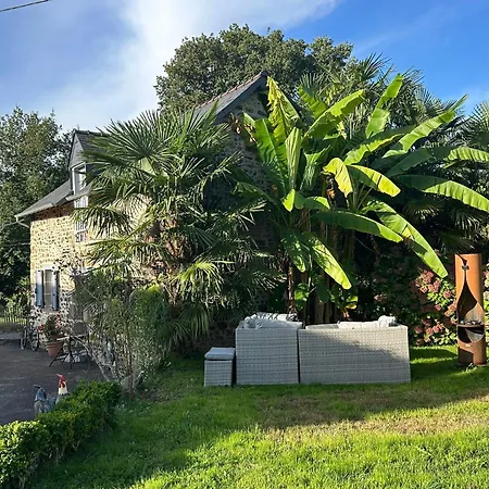 Riád Beautiful 2-bed Lakeside In Montenay