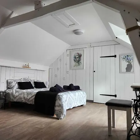 Beautiful 2-bed Lakeside In 3*