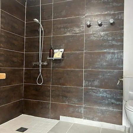 Beautiful 2-bed Lakeside In Riád 3*