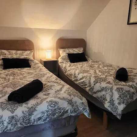 Beautiful 2-bed Lakeside In Riád Montenay