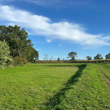 Beautiful 2-bed Lakeside In 3* Montenay