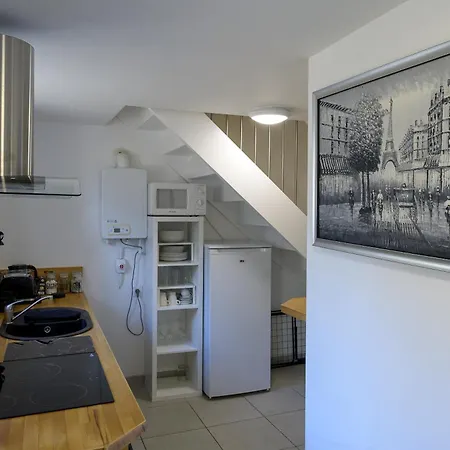 Beautiful 2-bed Lakeside In Marockansk riad Montenay
