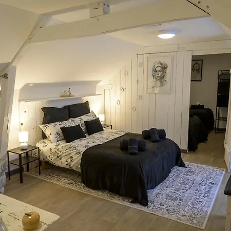 Beautiful 2-bed Lakeside In