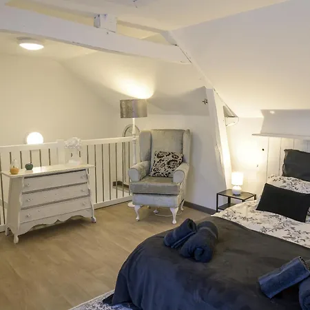 Beautiful 2-bed Lakeside In 3* Montenay