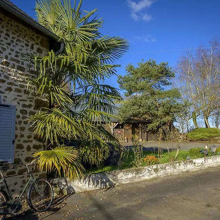 Beautiful 2-bed Lakeside In Marockansk riad Montenay