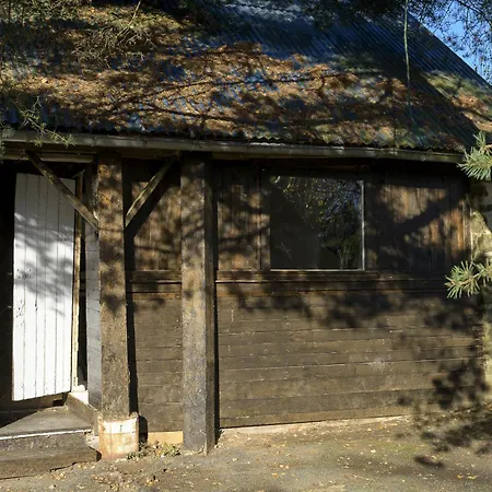Beautiful 2-bed Lakeside In Montenay
