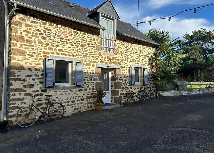 Beautiful 2-bed Lakeside In رياد