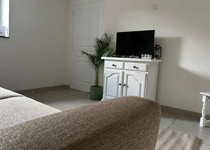 Beautiful 2-bed Lakeside In