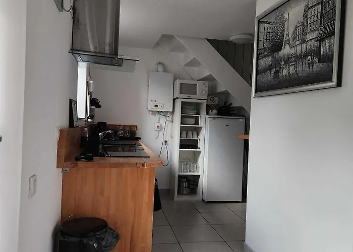 Beautiful 2-bed Lakeside In