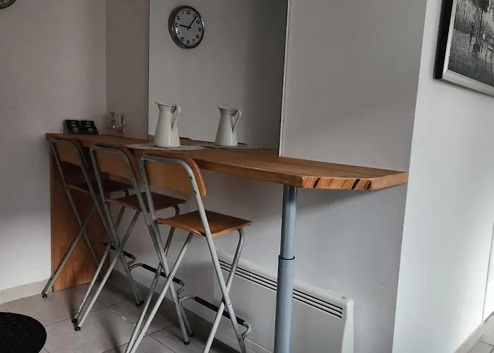 Beautiful 2-bed Lakeside In رياد