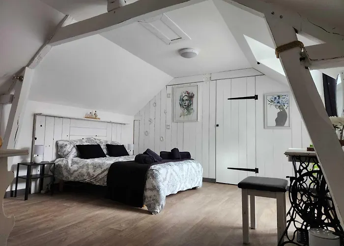 Beautiful 2-bed Lakeside In 3*