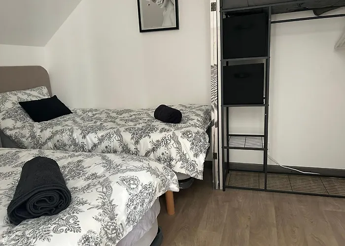 Beautiful 2-bed Lakeside In رياد Montenay