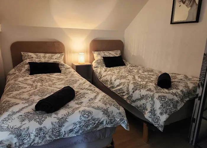 Beautiful 2-bed Lakeside In رياد Montenay