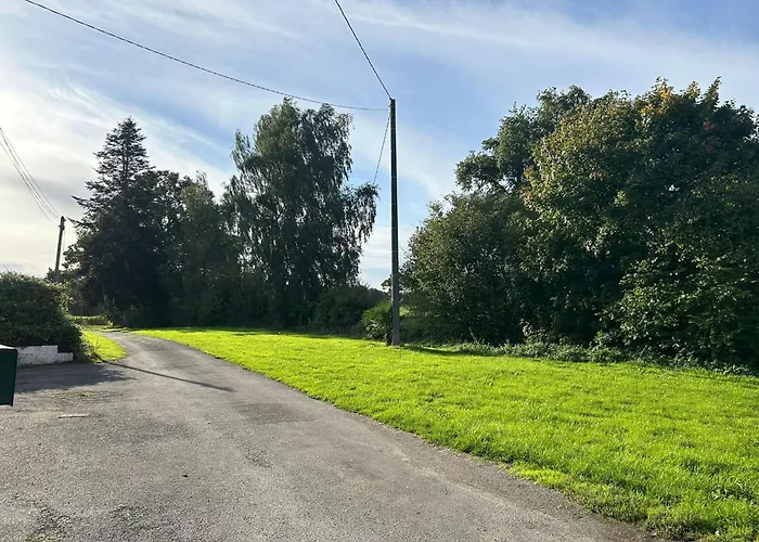 Beautiful 2-bed Lakeside In 3* Montenay