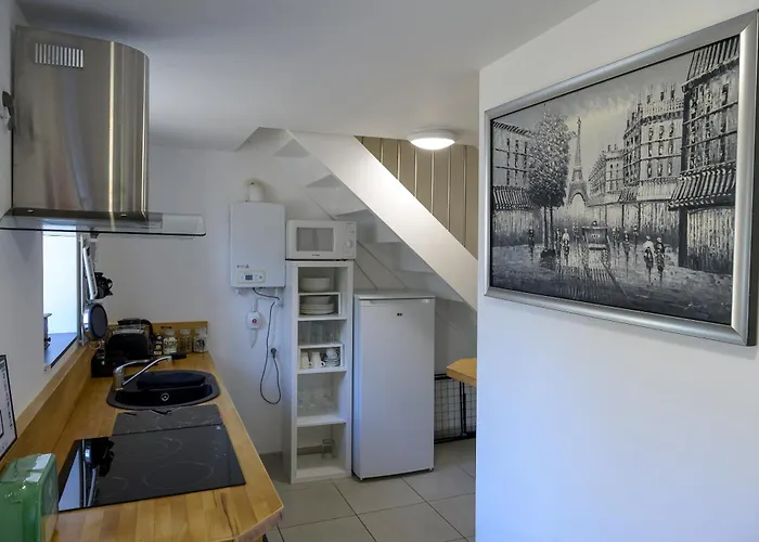 Beautiful 2-bed Lakeside In Riad Montenay