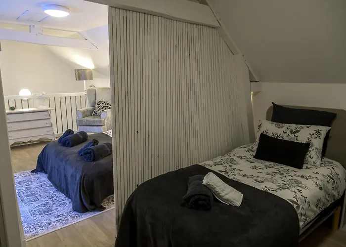 Beautiful 2-bed Lakeside In Riad 3*