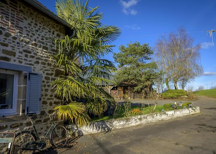 Beautiful 2-bed Lakeside In Riad Montenay