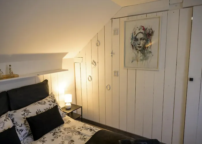 Beautiful 2-bed Lakeside In Riad 3*