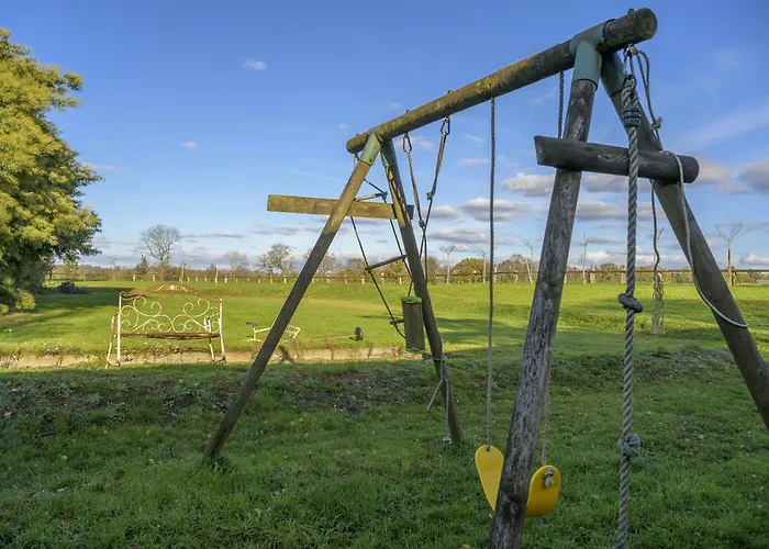 Beautiful 2-bed Lakeside In Riad